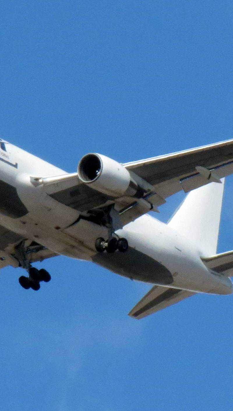 N762CX - Twin-engine aircraft