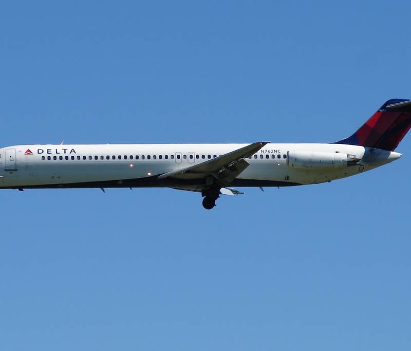 N762NC - Douglas
