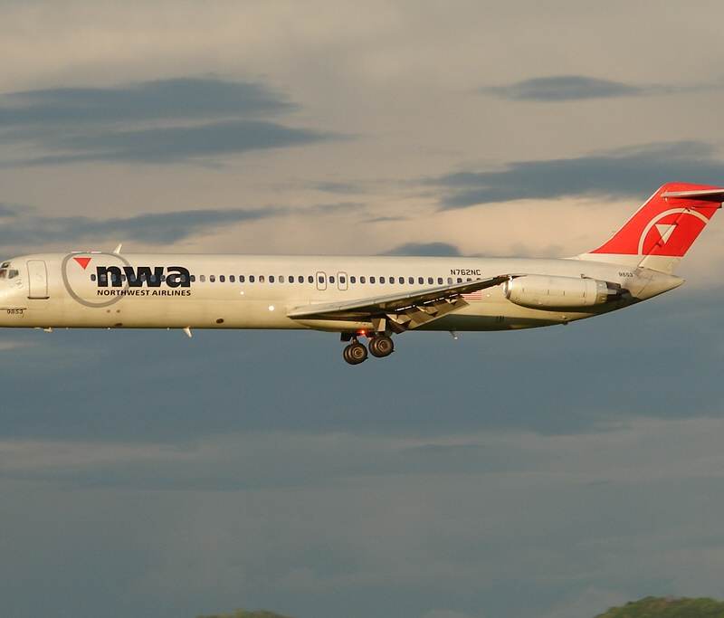 N762NC - Twin-engine aircraft
