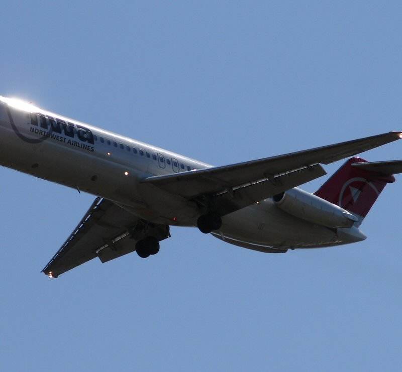 N762NW - Douglas