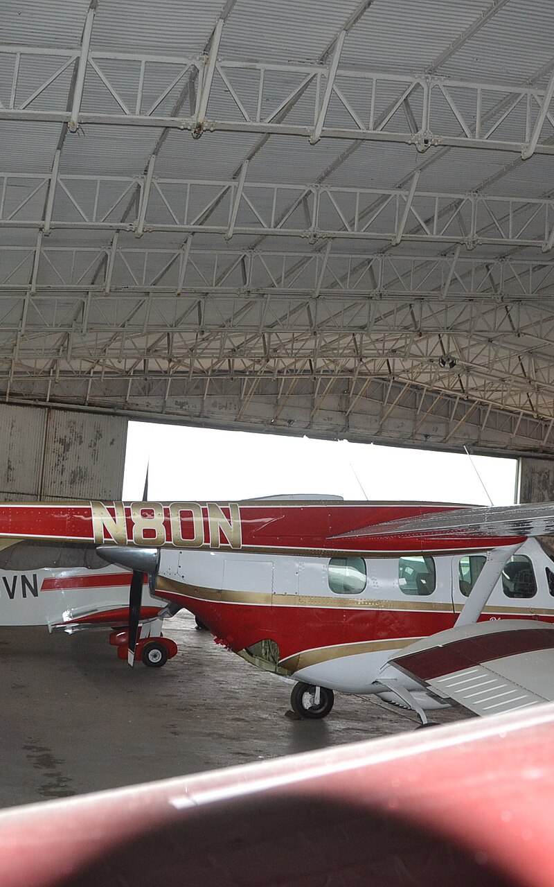 N80N - Twin-engine aircraft