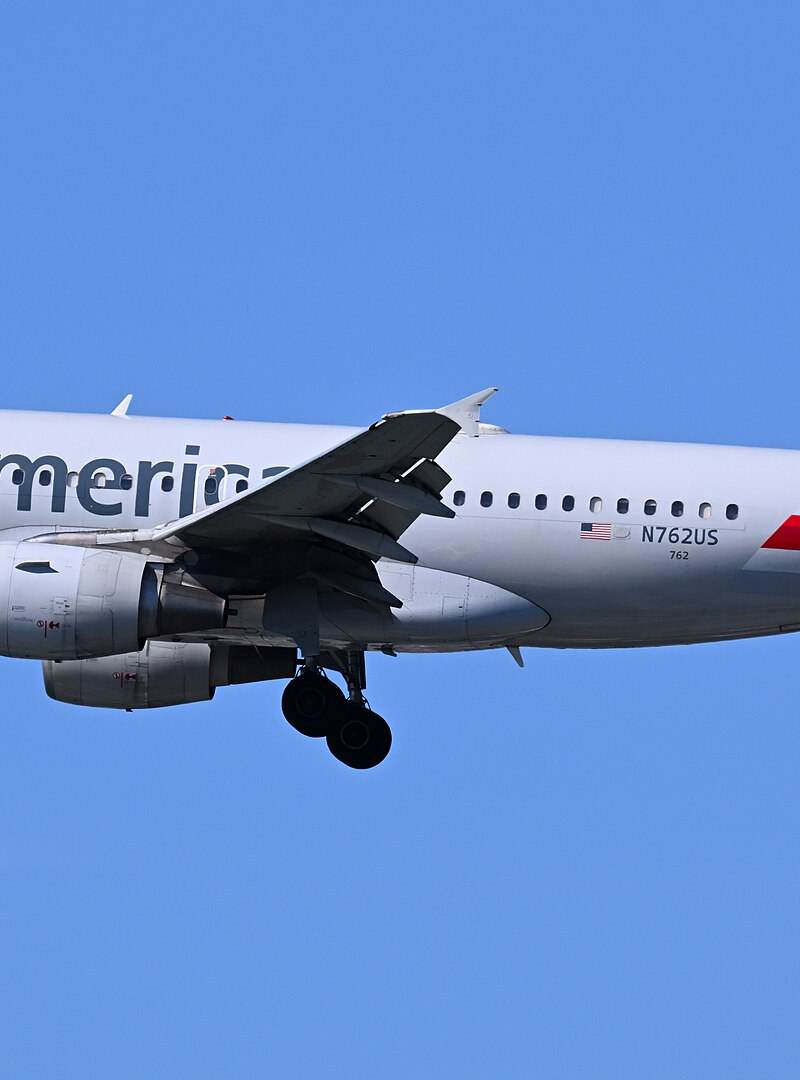 N762US - Twin-engine aircraft