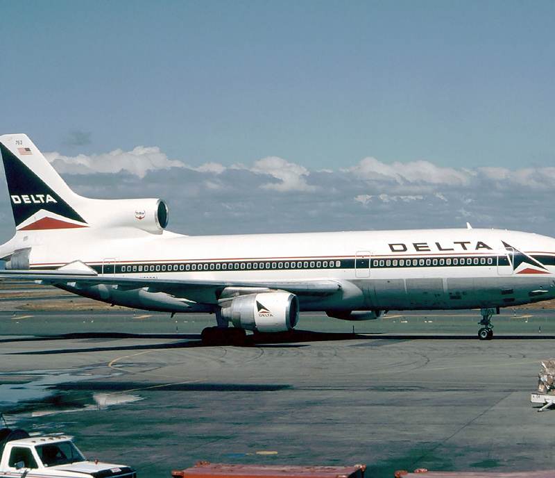 N763DL - Lockheed