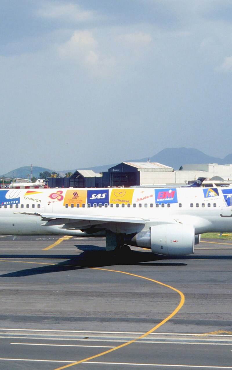 N763MX - Twin-engine aircraft