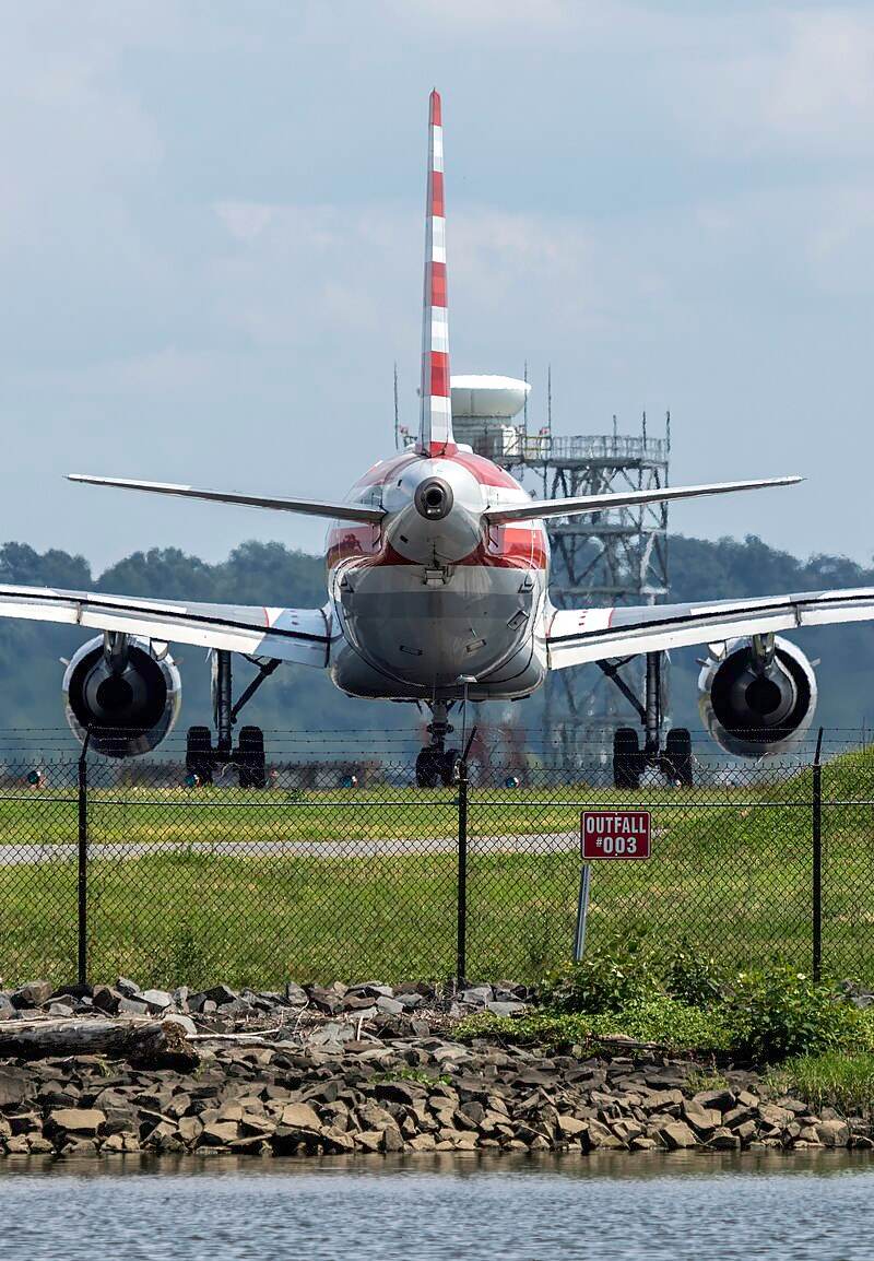 N763US - Twin-engine aircraft
