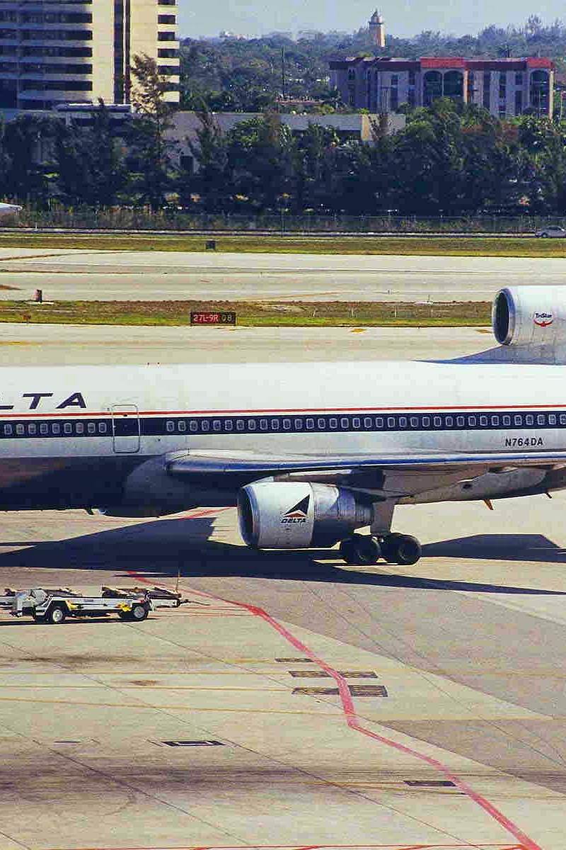 N764DA - Douglas