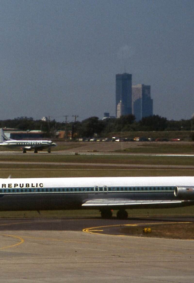 N764NC - Twin-engine aircraft