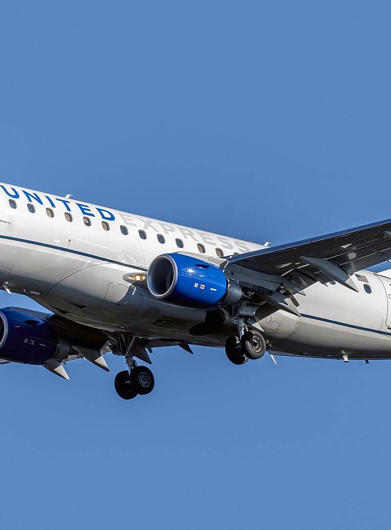 N764YX - Embraer