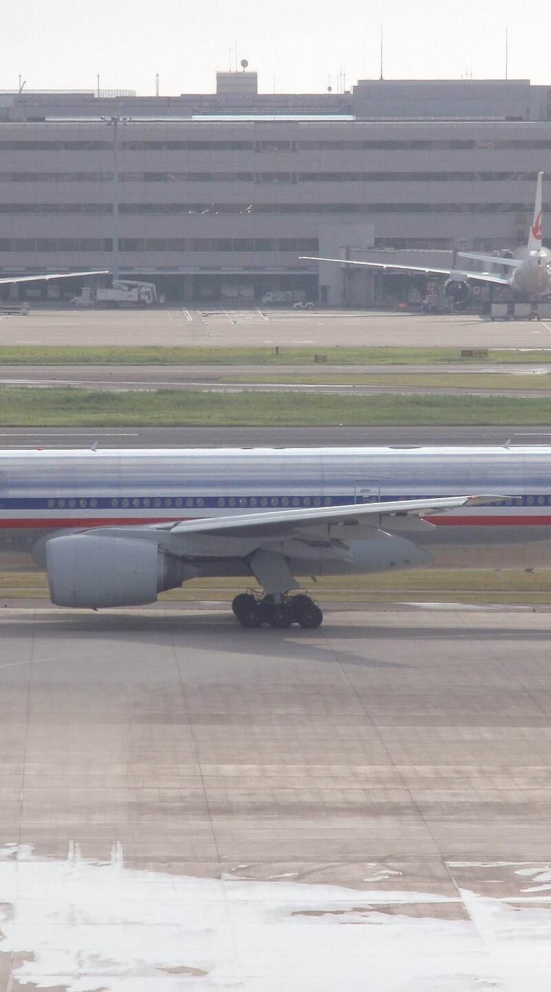 N766AN - Twin-engine aircraft