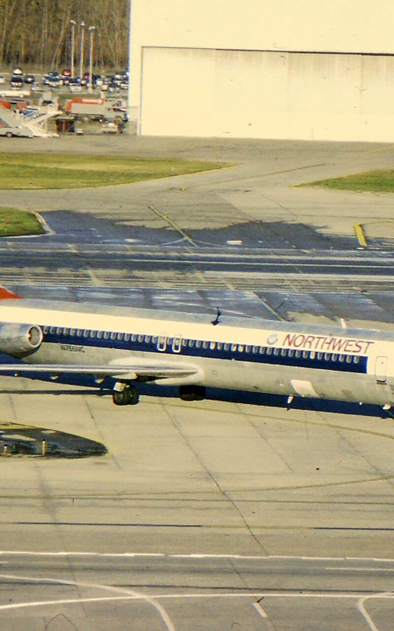N766NC - Douglas