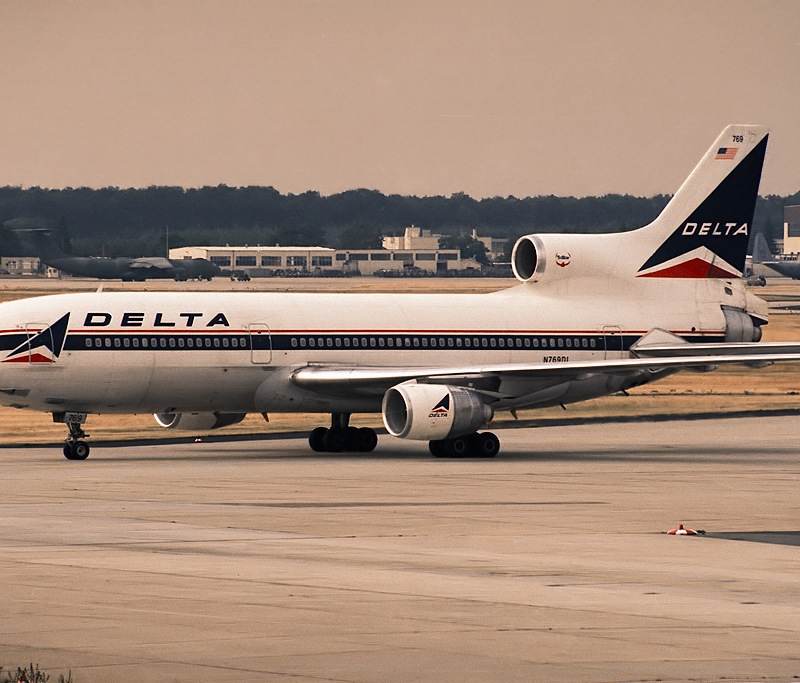 N769DL - Douglas