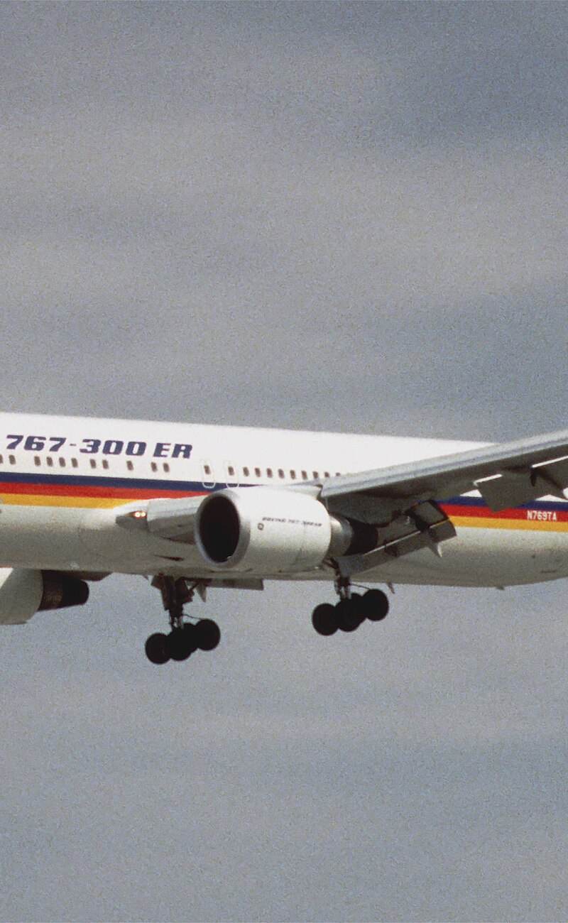 N769TA - Twin-engine aircraft