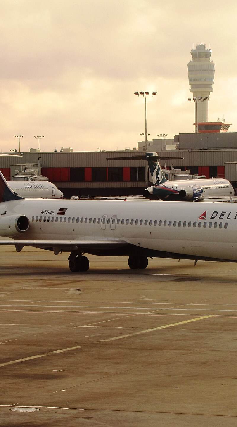 N770NC - Twin-engine aircraft