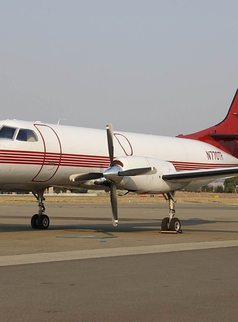 N770TR - Twin-engine aircraft