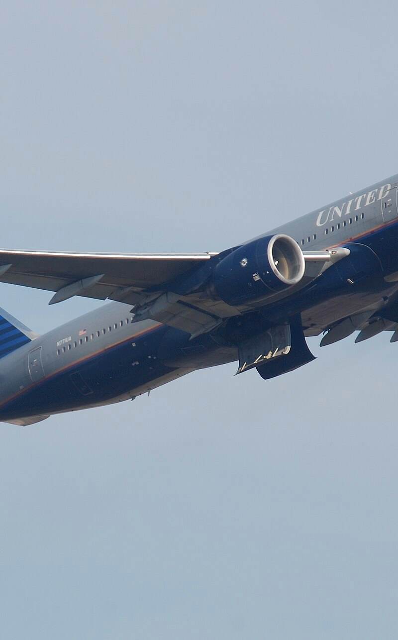 N771UA - Twin-engine aircraft