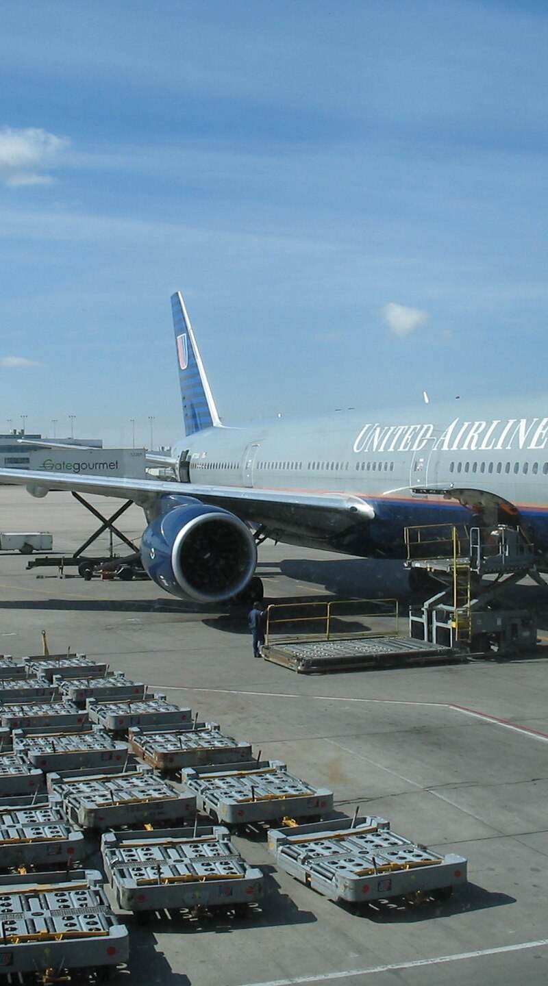 N772UA - Twin-engine aircraft