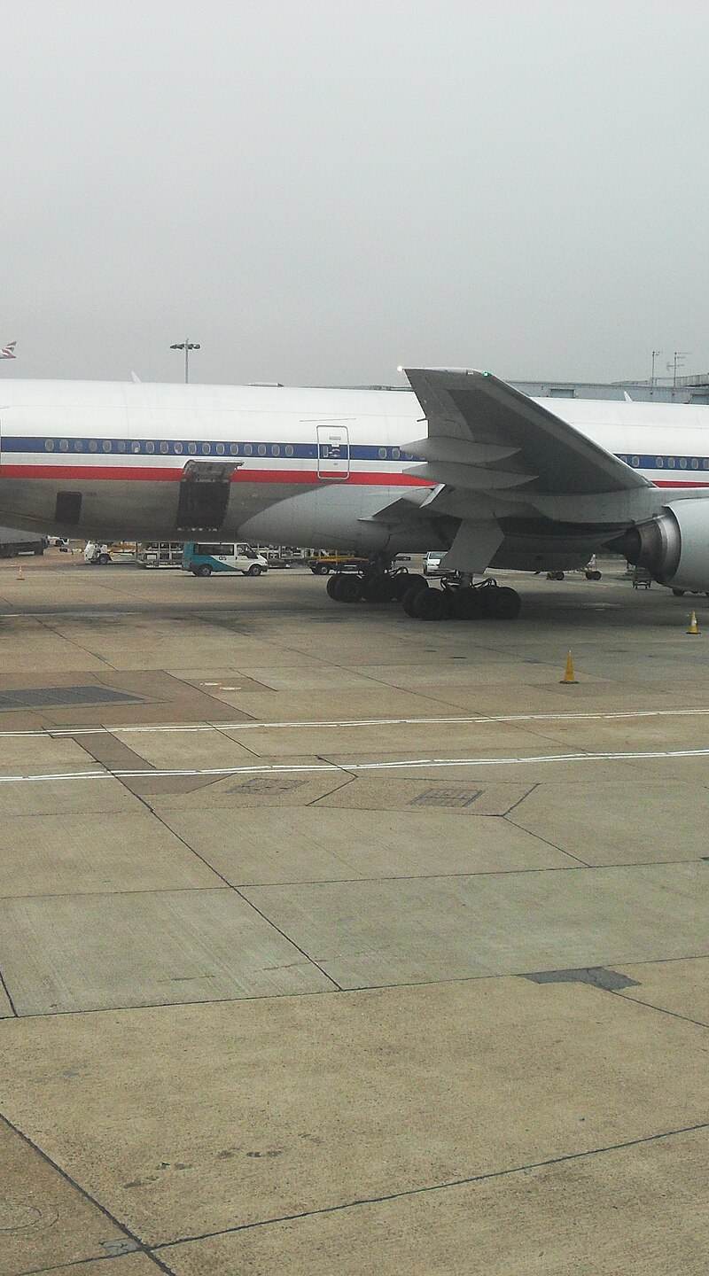 N773AN - Twin-engine aircraft