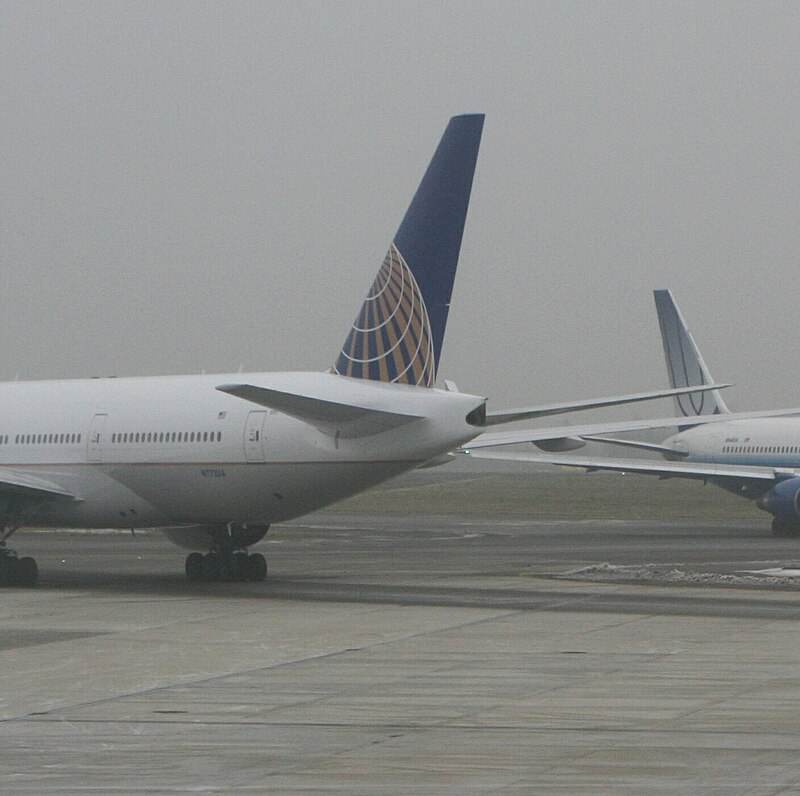 N773UA - Twin-engine aircraft