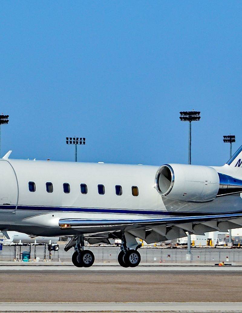 N777DB - Bombardier