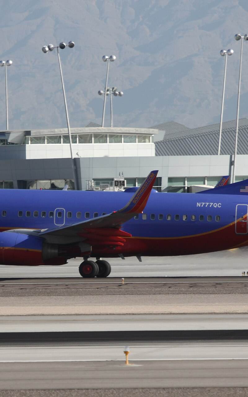 N777QC - Twin-engine aircraft