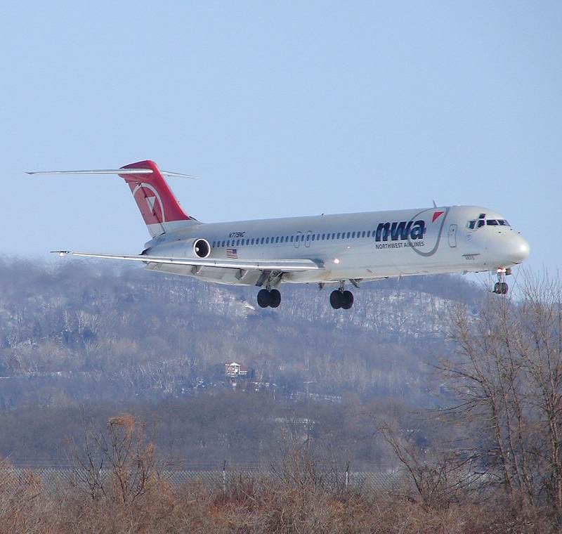 N779NC - Douglas