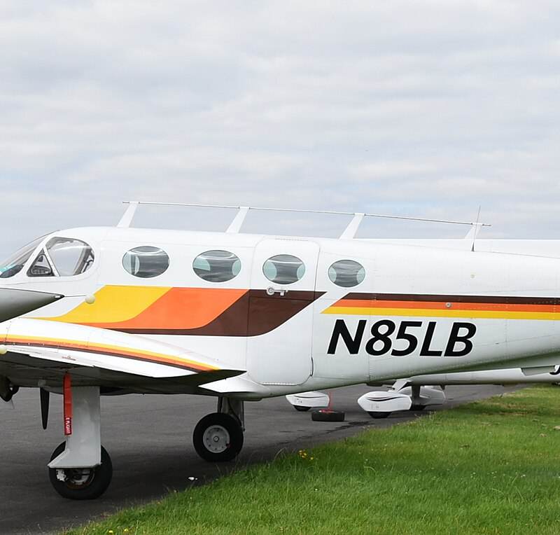 N85LB - Twin-engine aircraft