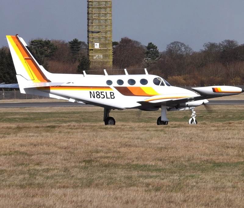 N85LB - Twin-engine aircraft