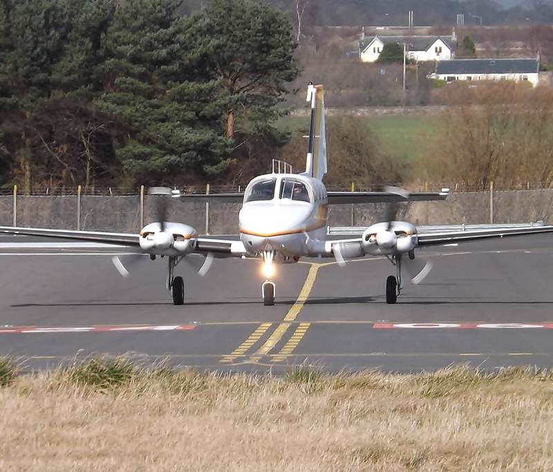 N85LB - Twin-engine aircraft