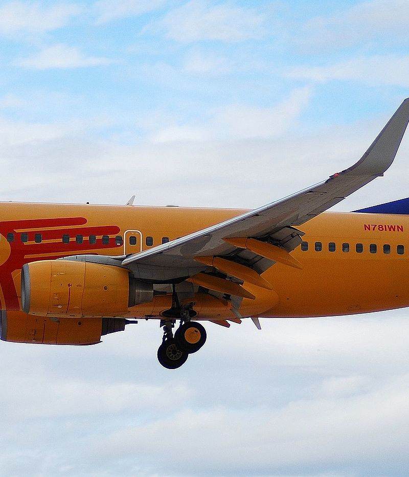 N781WN - Twin-engine aircraft