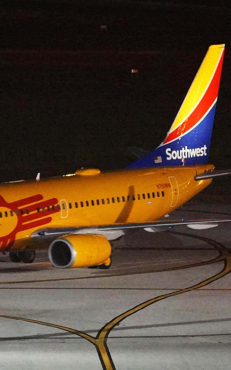 N781WN - Twin-engine aircraft