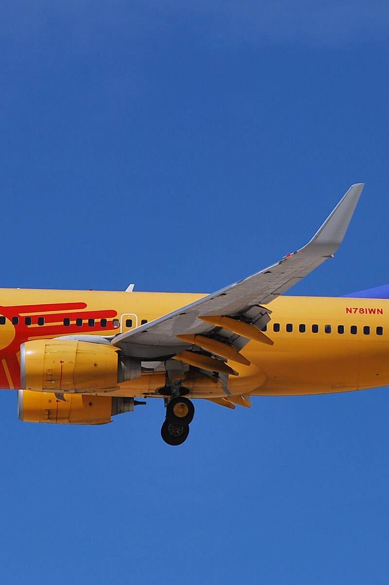N781WN - Twin-engine aircraft