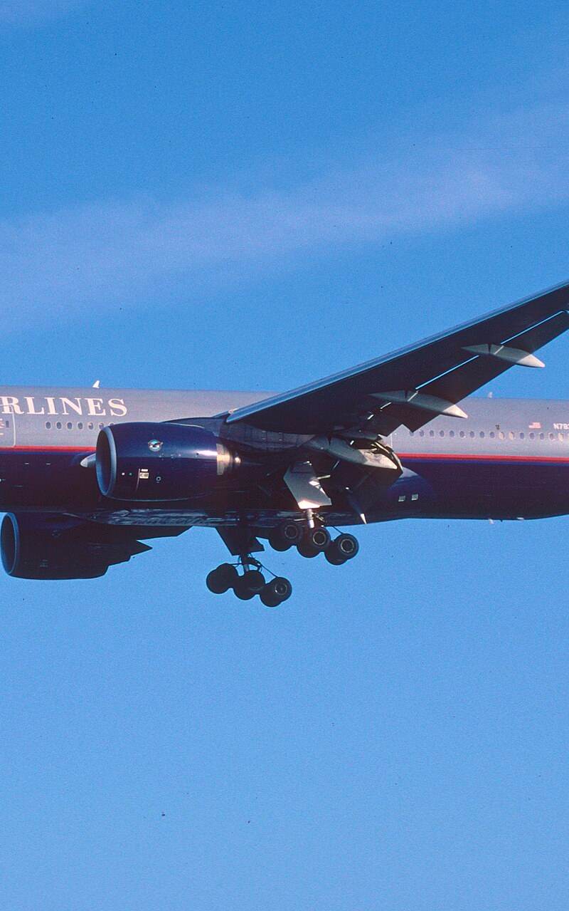 N782UA - Twin-engine aircraft