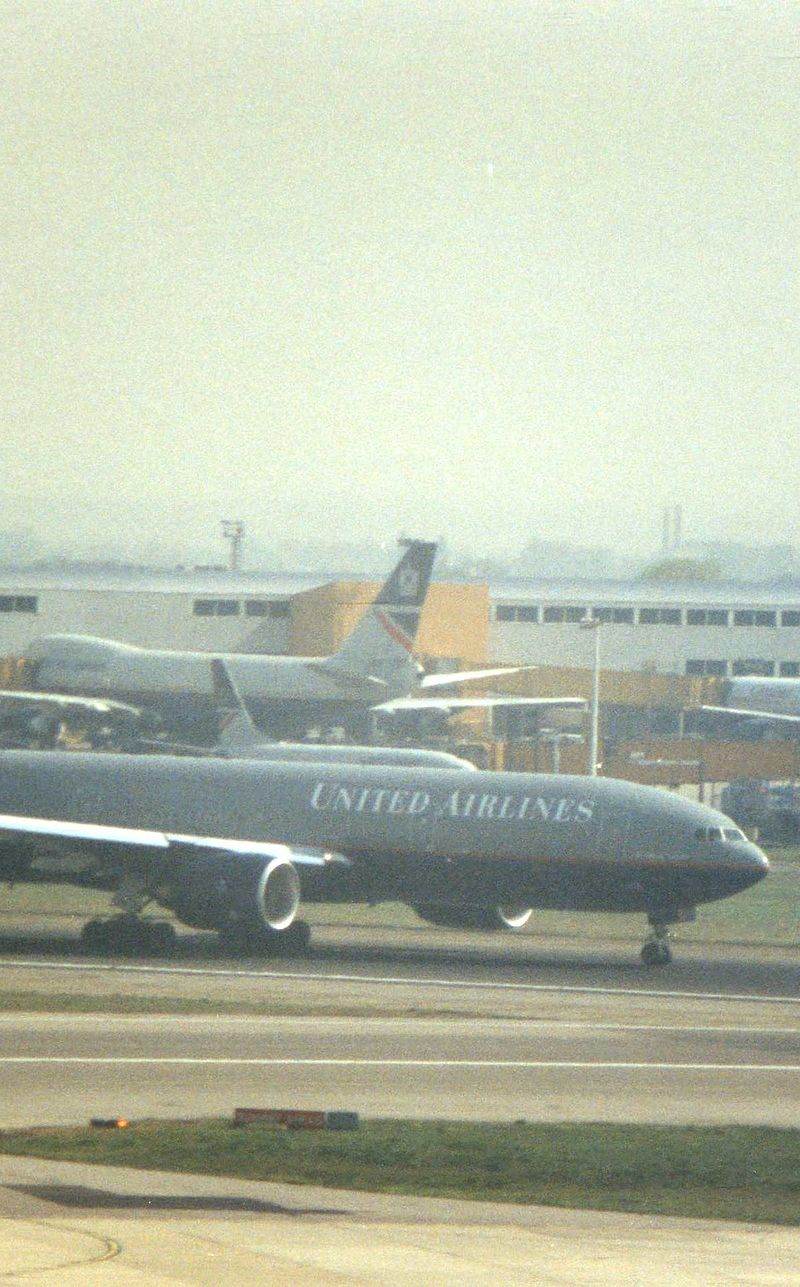 N782UA - Boeing