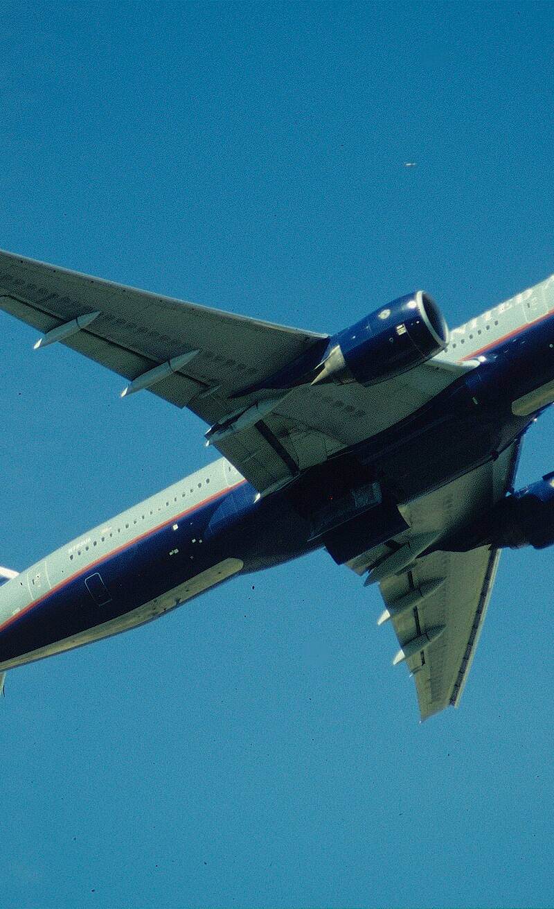 N783UA - Twin-engine aircraft