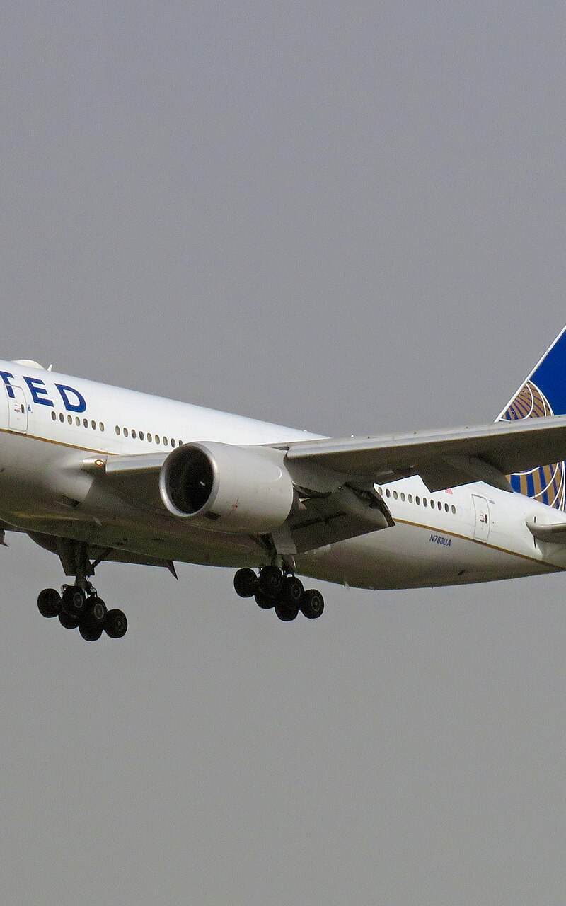 N783UA - Twin-engine aircraft