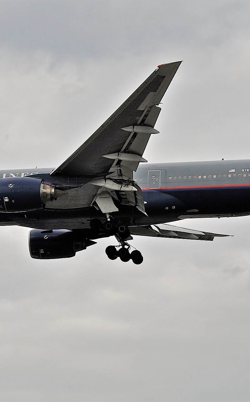 N783UA - Twin-engine aircraft