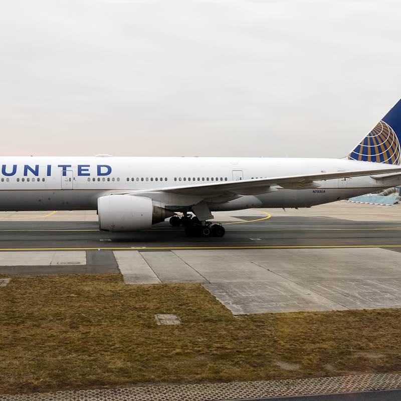 N783UA - Twin-engine aircraft