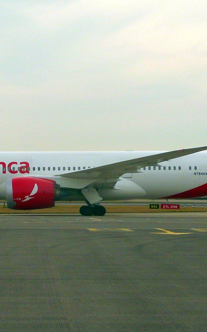 N784AV - Twin-engine aircraft