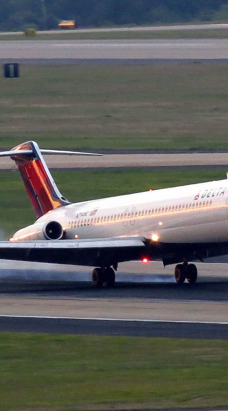 N784NC - Twin-engine aircraft