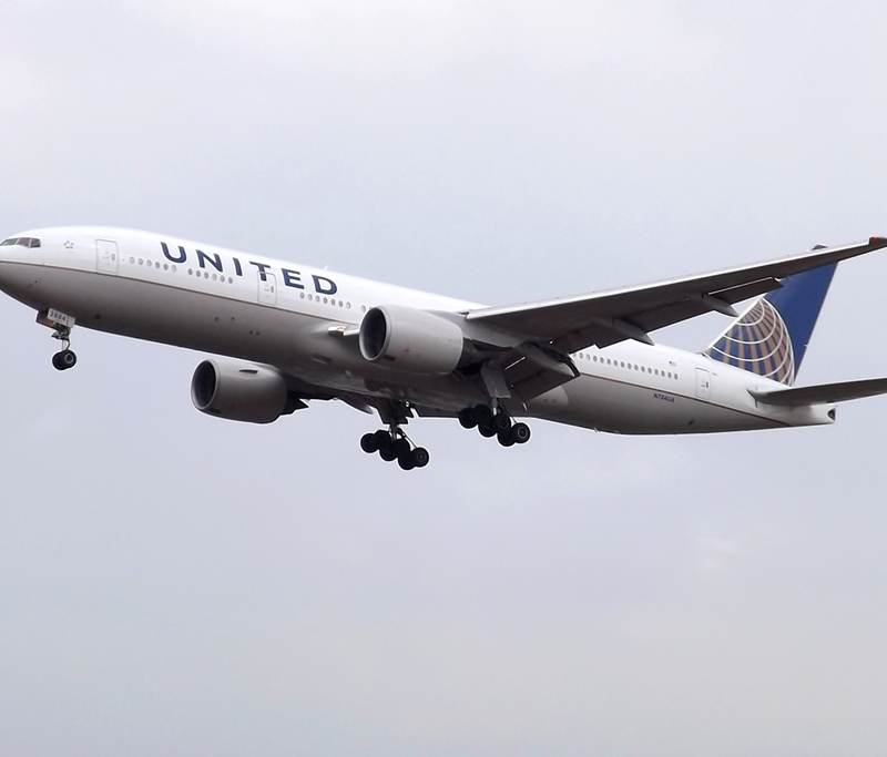 N784UA - Twin-engine aircraft