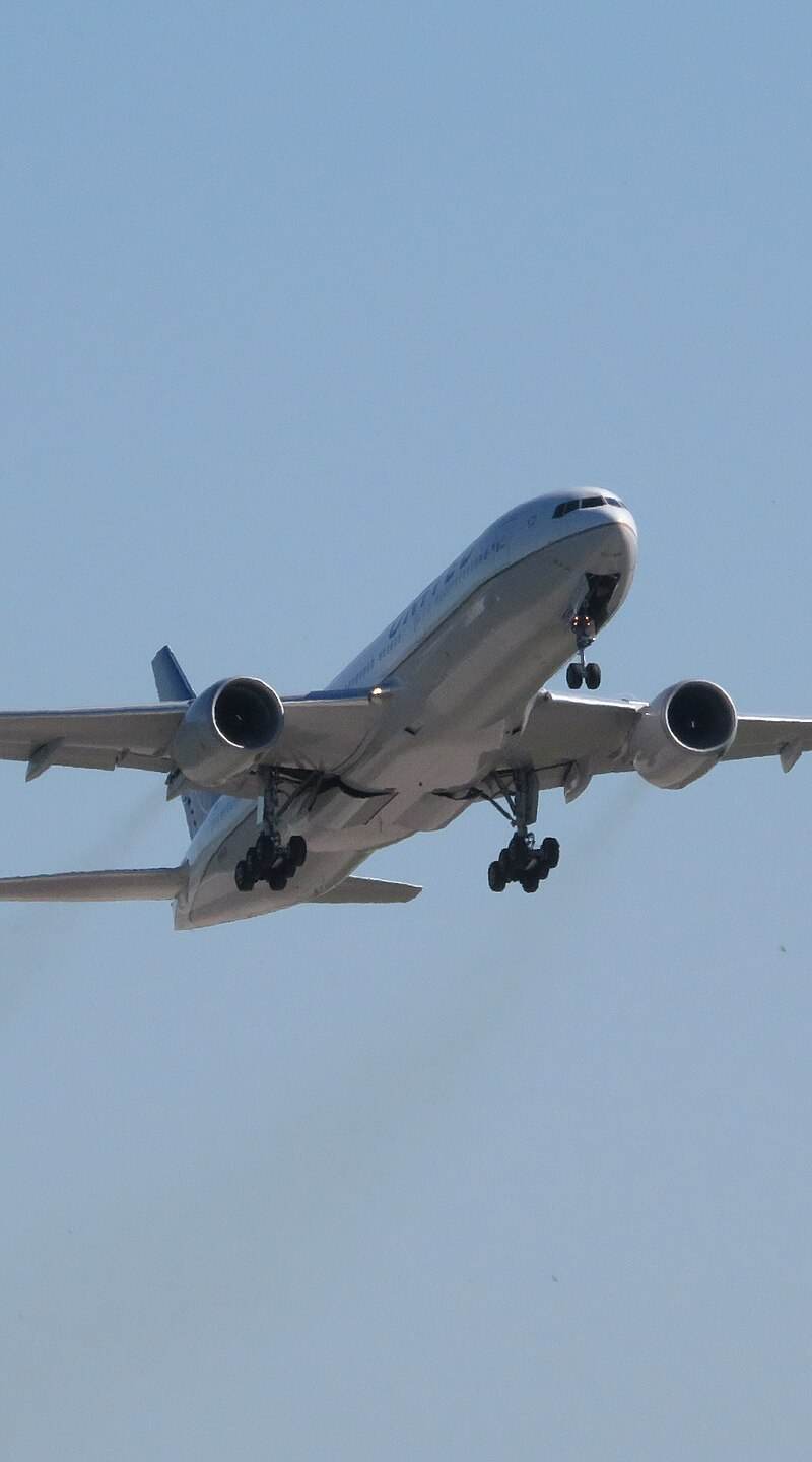 N784UA - Twin-engine aircraft