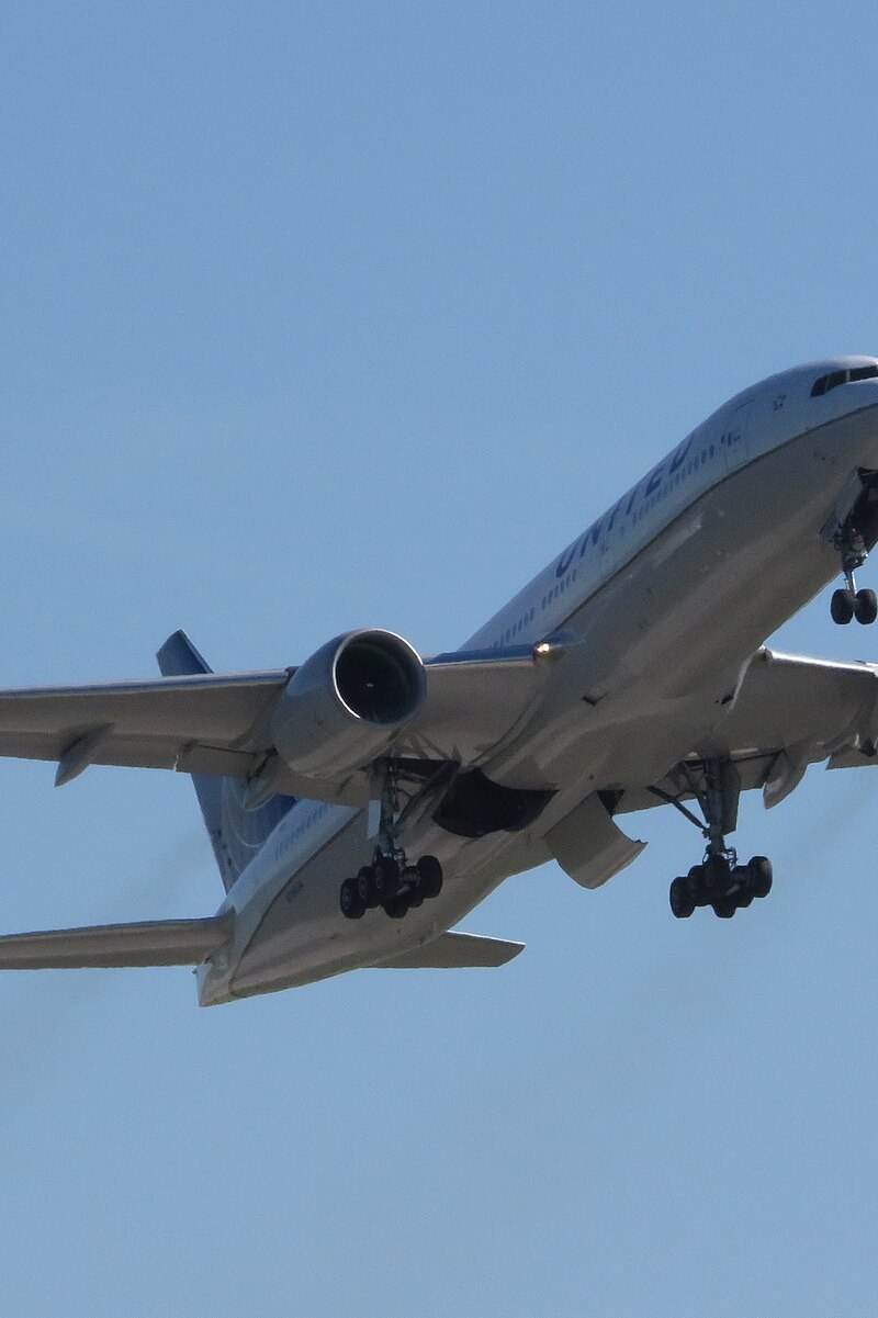 N784UA - Twin-engine aircraft