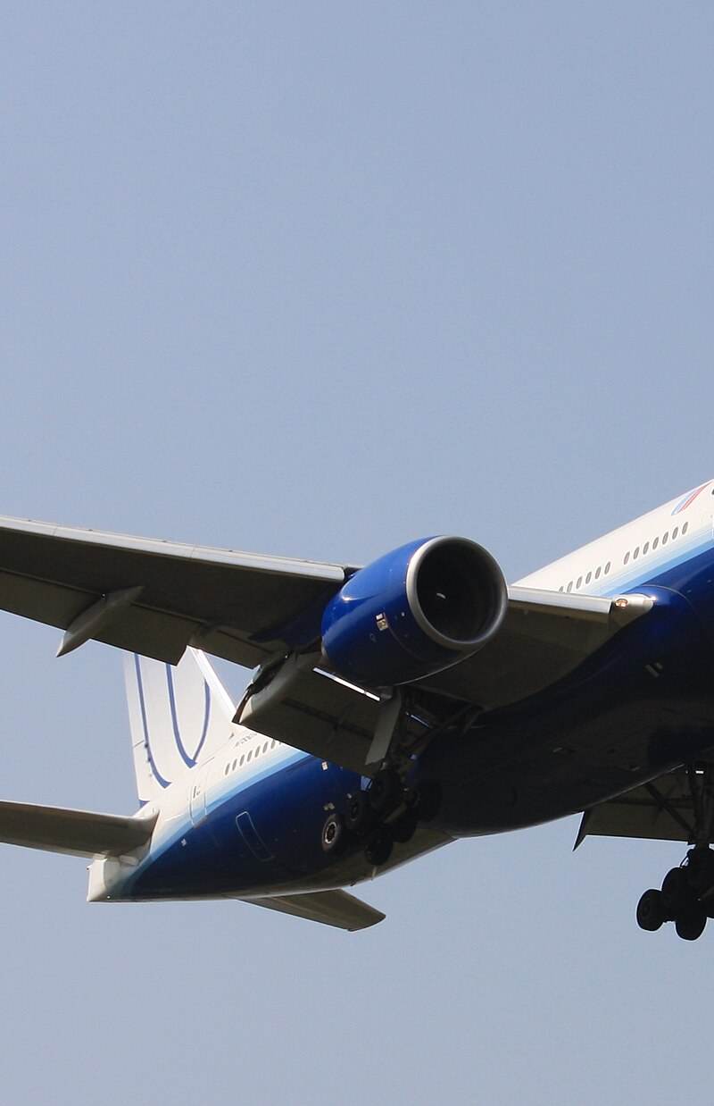 N785UA - Twin-engine aircraft