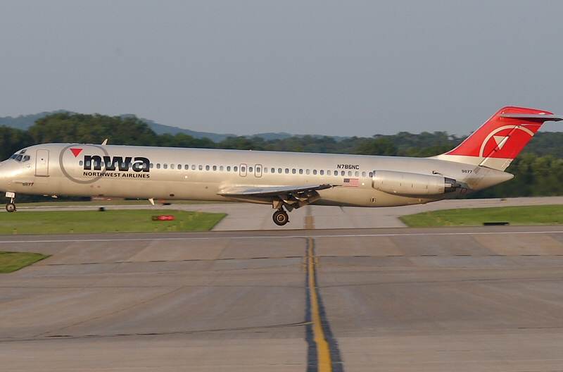 N786NC - Twin-engine aircraft