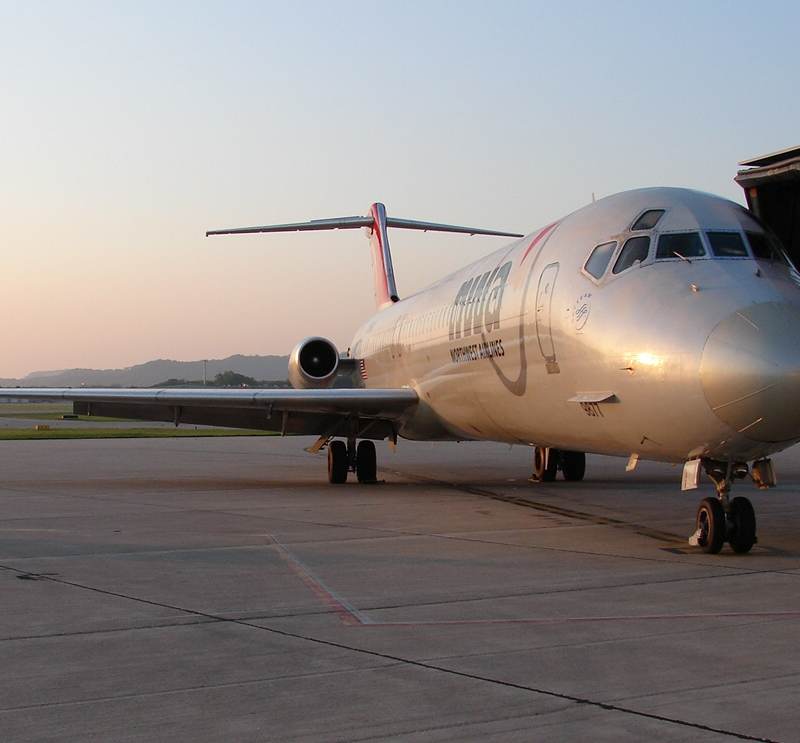 N786NC - Twin-engine aircraft