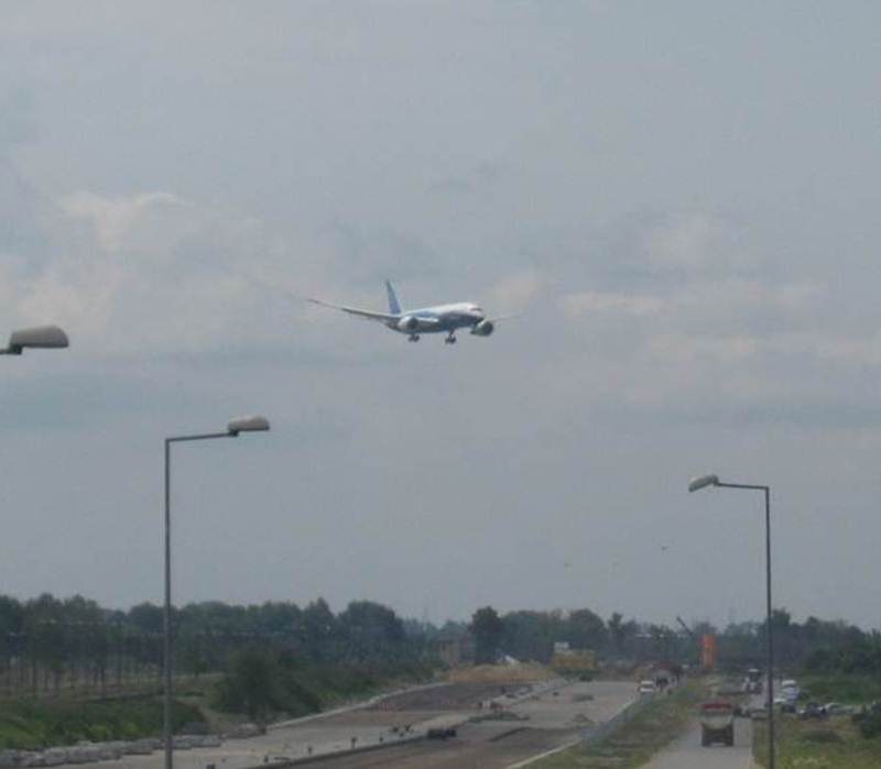 N787BA - Twin-engine aircraft