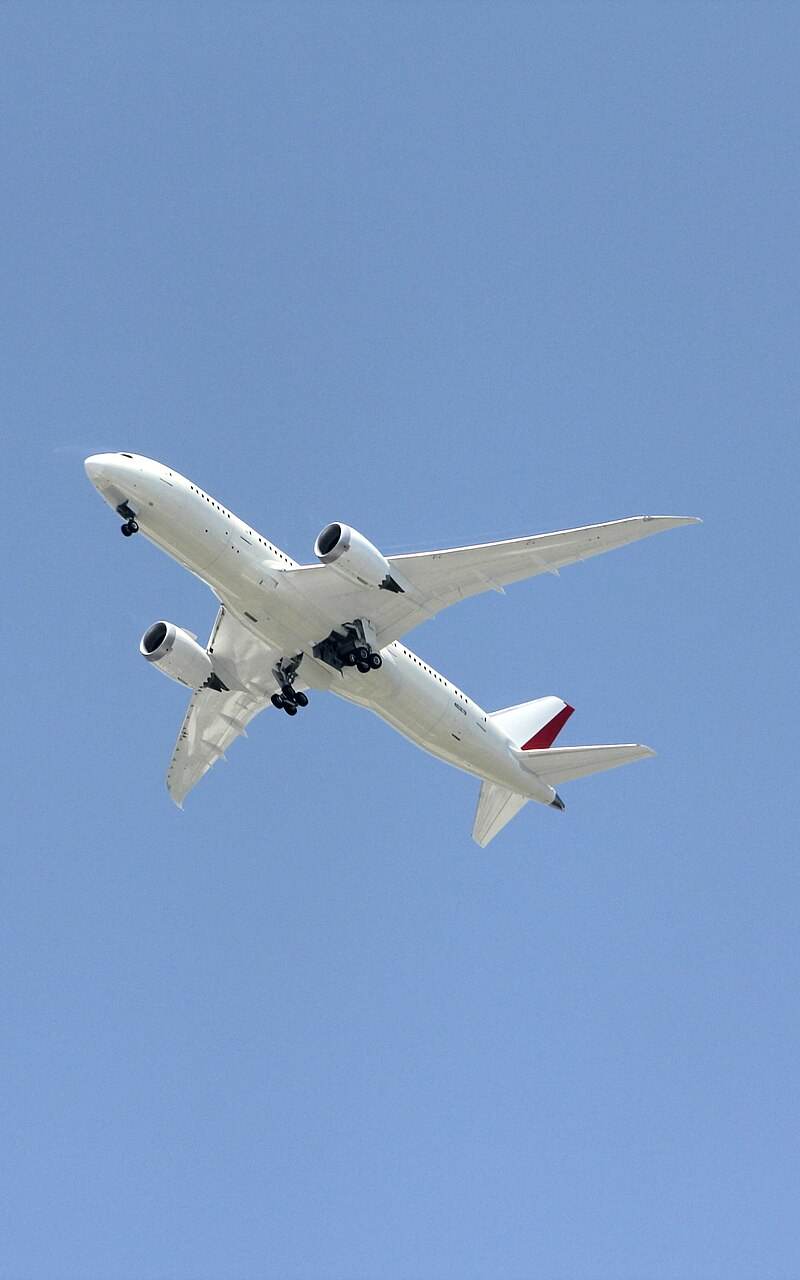  - Twin-engine aircraft