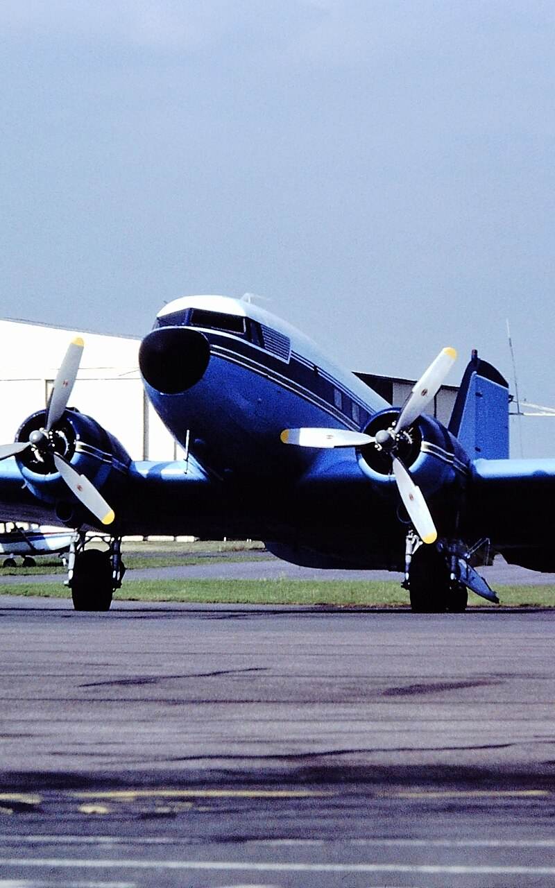 N88YA - Douglas