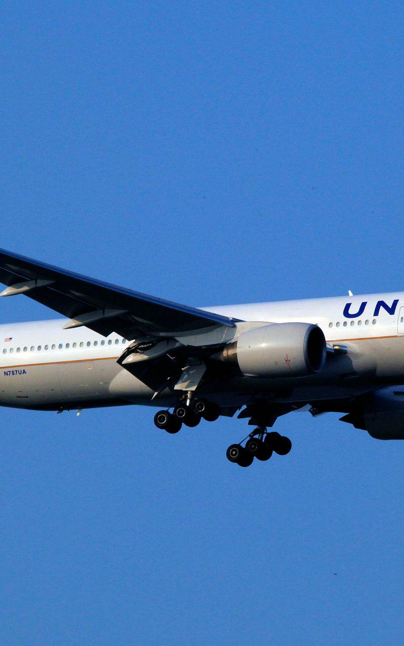 N787UA - Twin-engine aircraft