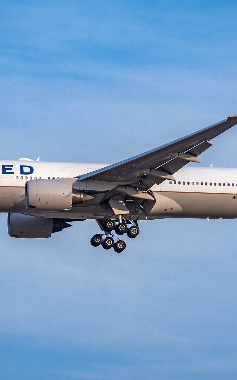 N787UA - Twin-engine aircraft
